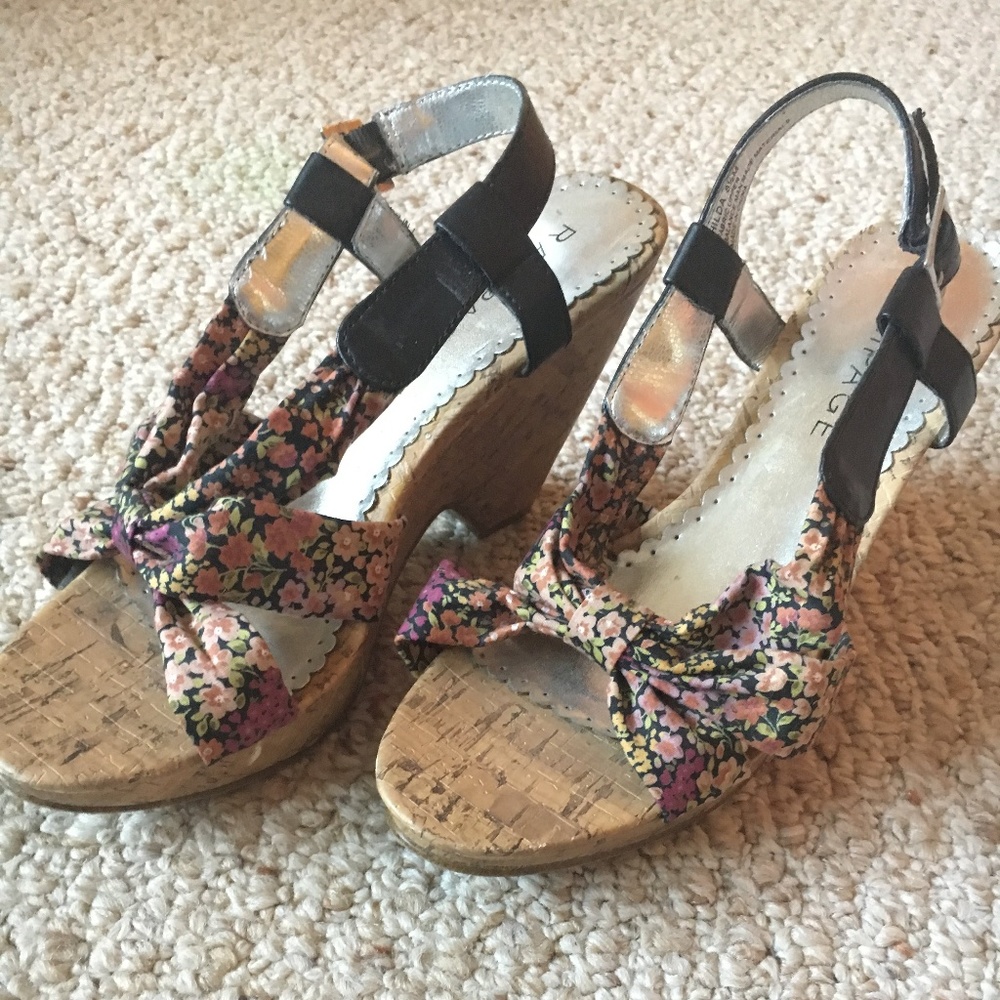 Rampage "Hilda" Strappy Floral Wedge Size 8.5M